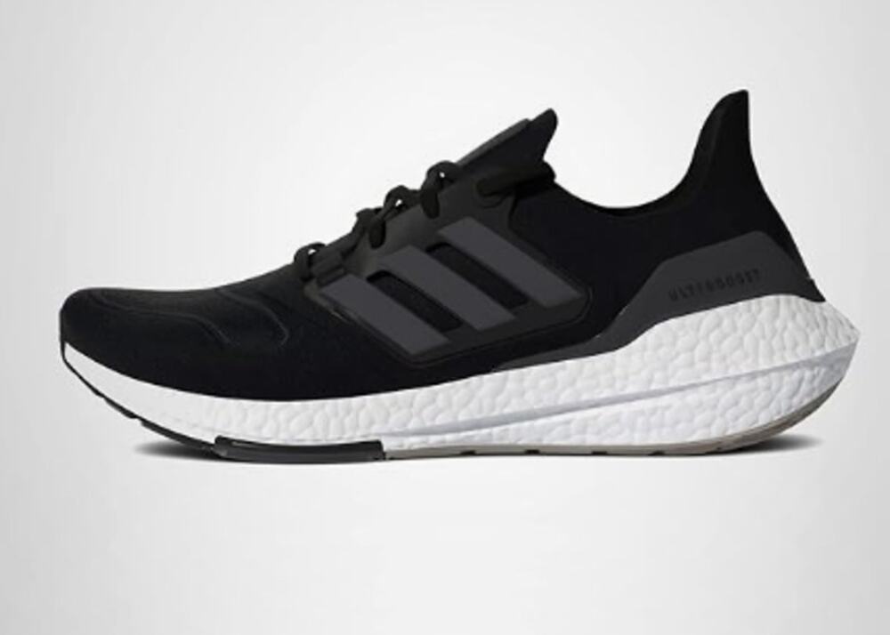 adidas Ultraboost 22 Running Shoes Black White Men's Size 9 New with Box
